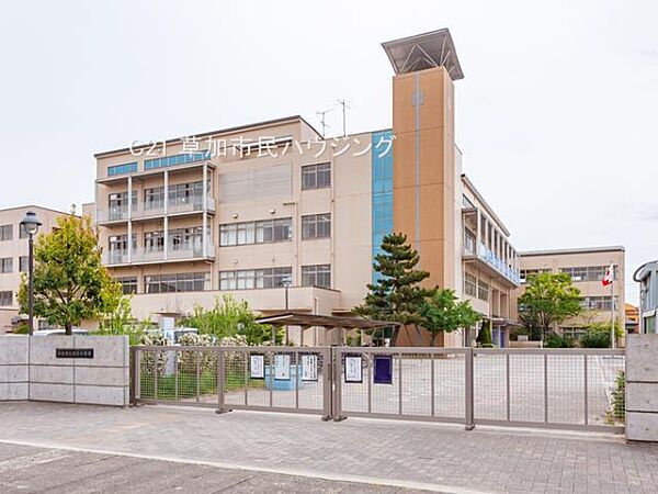 西町小学校まで550m、西町小学校550m(徒歩8分)