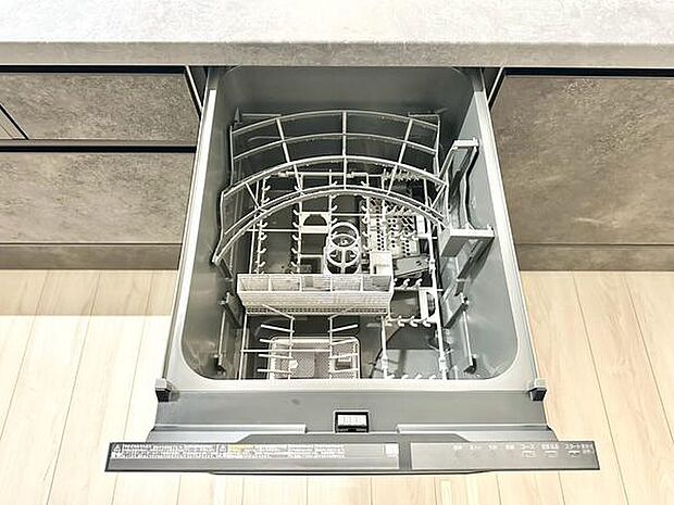 家事の時短に役立つ食洗機を搭載。高温洗浄による衛生面の安心感があり、小さなお子様のいるご家庭にもおすすめの設備です。