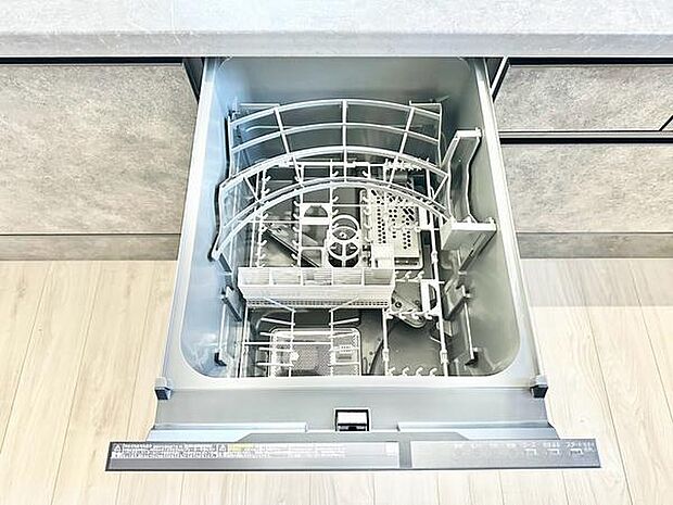 家事の時短に役立つ食洗機を搭載。高温洗浄による衛生面の安心感があり、小さなお子様のいるご家庭にもおすすめの設備です。