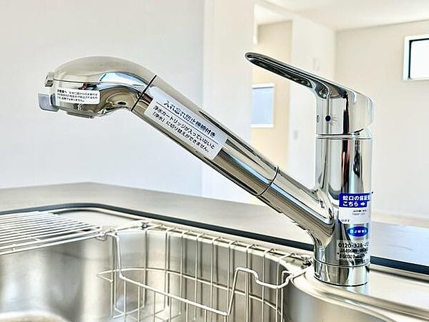 浄水器一体型水栓を採用。いつでもおいしい水を手軽に使うことができ、料理や飲み水など毎日の暮らしを快適にサポートします。