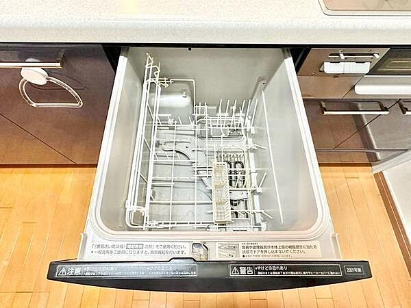 食洗機付きで毎日の食器洗いの負担を軽減。家事の時間にゆとりが生まれ、自分時間や家族との大切な時間をより楽しめます。