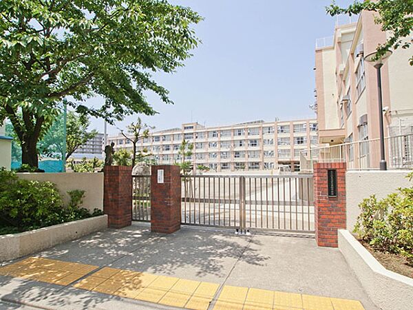 第十四中学校まで1300m、第十四中学校1300m（徒歩17分）