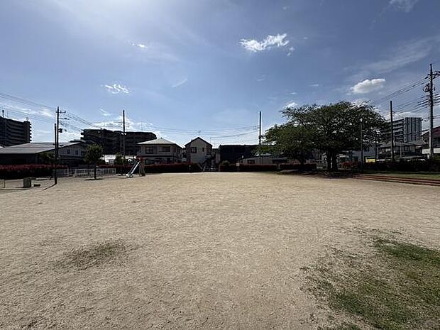 氷川上田公園まで300m、氷川上田公園300m(徒歩4分)