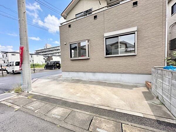 2台分の駐車スペース(車種による)を確保した住まい。ご家族それぞれで車を使う場合はもちろん、来客時の駐車スペースとしても活用できます。