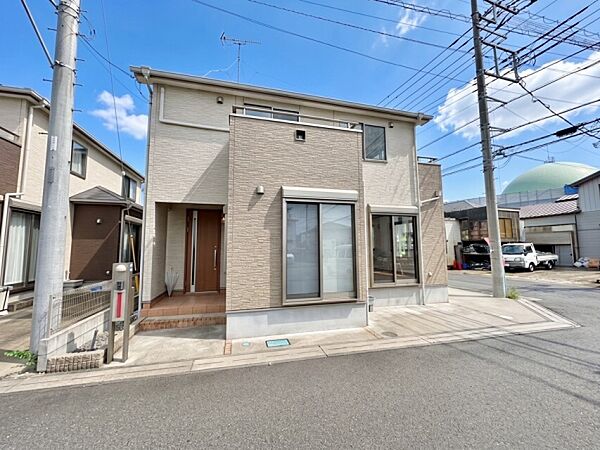 小学校・中学校がともに徒歩15分以内の立地。毎日の通学もしやすく、お子さまのいるご家庭にも嬉しい住環境です。