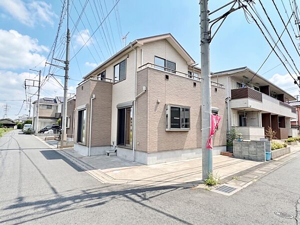 角地に位置し、陽当たり良好な住まい。隣接する建物との圧迫感が少なく、開放感を感じられる明るい住空間が魅力です。