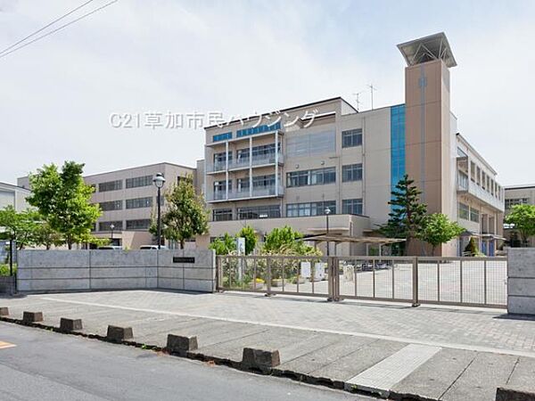 西町小学校まで1000m、西町小学校1000m(徒歩13分）