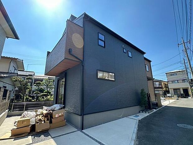 土地57坪以上のゆとりある敷地が魅力。ガーデンスペースではガーデニングや家庭菜園なども楽しめ、住まいに緑を取り入れた暮らしを楽しめます。