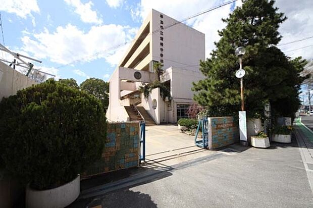 瀬崎中学校まで350m、瀬崎中学校350m(徒歩5分)