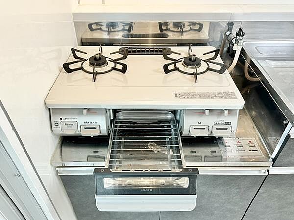 ガスコンロを設置できるキッチンは、お好みのコンロを選べるのがうれしいポイント。使い慣れた調理器具やライフスタイルに合わせて、自分にぴったりのキッチンづくりができます。
