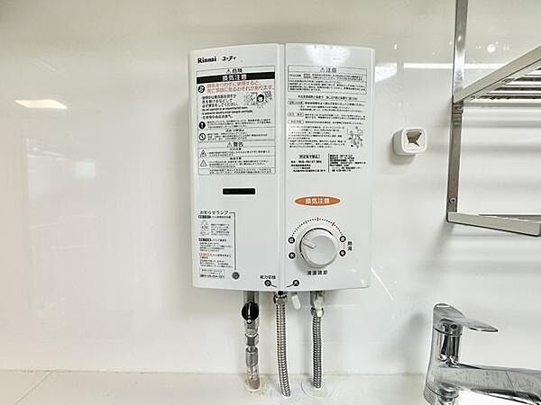 毎日の暮らしに欠かせない給湯器を設置。キッチンや浴室、洗面まわりなどでお湯を使えるため、日々の家事や身支度を快適にサポートしてくれます。毎日使う設備だからこそ、暮らしを支える大切なポイントです。