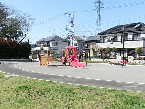 草加吉町公園まで700m、草加吉町公園700m(徒歩9分）