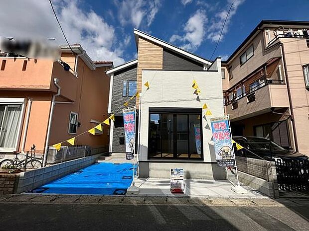 駐車スペースは2台分を確保(車種による)、ご家族でのカーライフも安心です。来客用としても便利で、毎日の通勤やお出かけにも快適な住まい設計となっています。