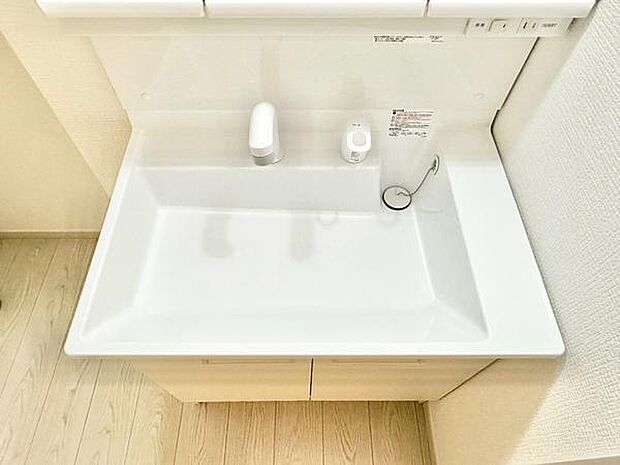 家族みんなが使いやすいシャンプードレッサーで快適な洗面時間。