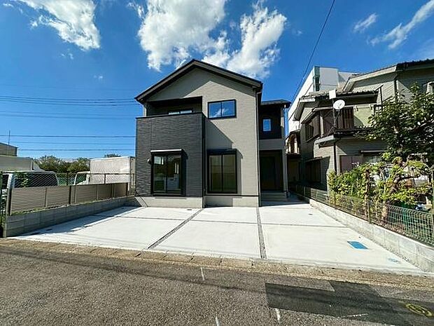 学校や買物施設が徒歩圏内に充実。稲荷小学校徒歩3分、ウエルシア徒歩6分、ファミリーマート徒歩9分。