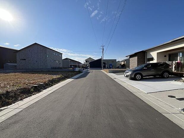 北側前面道路です♪