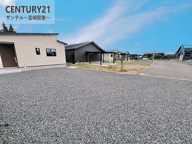 駐車場は5台駐車可能！※車種による。スペースも広く駐車が苦手な方でも楽に駐車可能です(^^♪