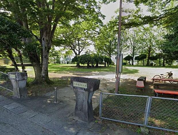 乙房児童公園まで1074m