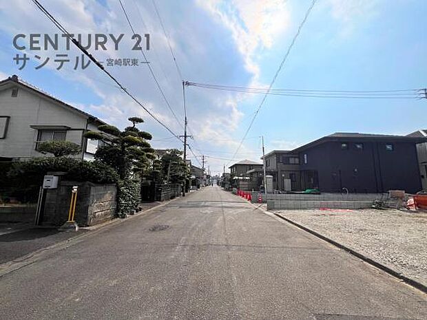 東側前面道路です!