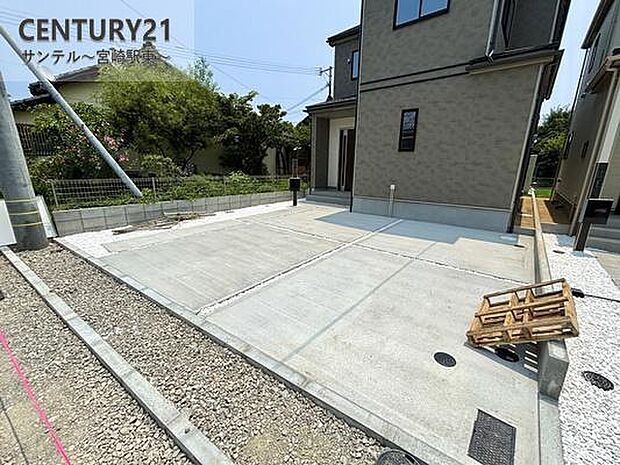 駐車場は3台駐車可能!※車種による。