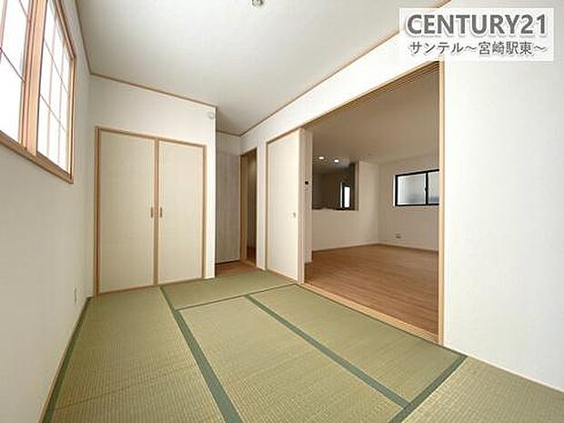 リビング横の和室です!リビングに隣接しているので普段は解放し、ご来客の際は客間として利用できます(^^♪