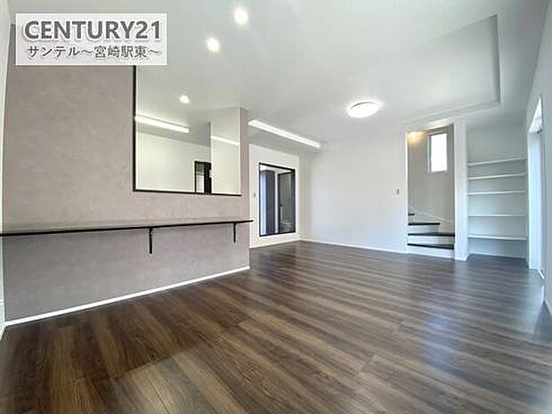 リビングは家具が配置しやすい造りになっております。家族が集まる場所だからこそ、こだわりの家具を置きたいですよね(^^♪