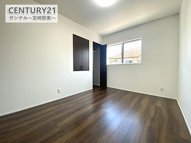 余裕のある洋室です！子供部屋にいかがでしょうか♪日当たり良好です(^^♪