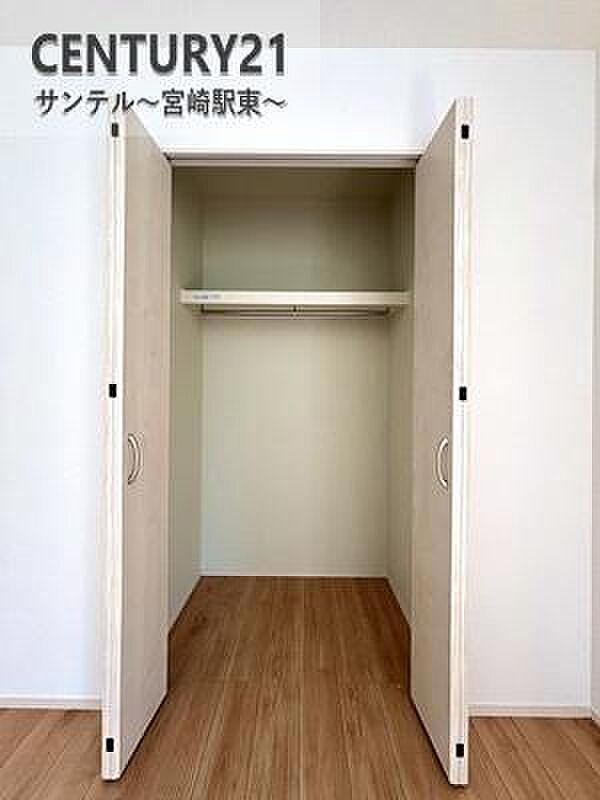 お子様でもお洋服の出し入れが簡単なクローゼットなので毎日の整頓がはかどります。