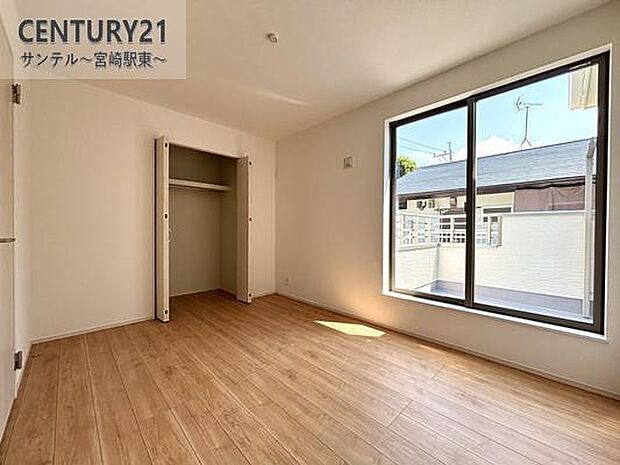 子供部屋にいかがでしょうか♪日当たり、風通し良好です(^^♪クローゼットも完備しております！