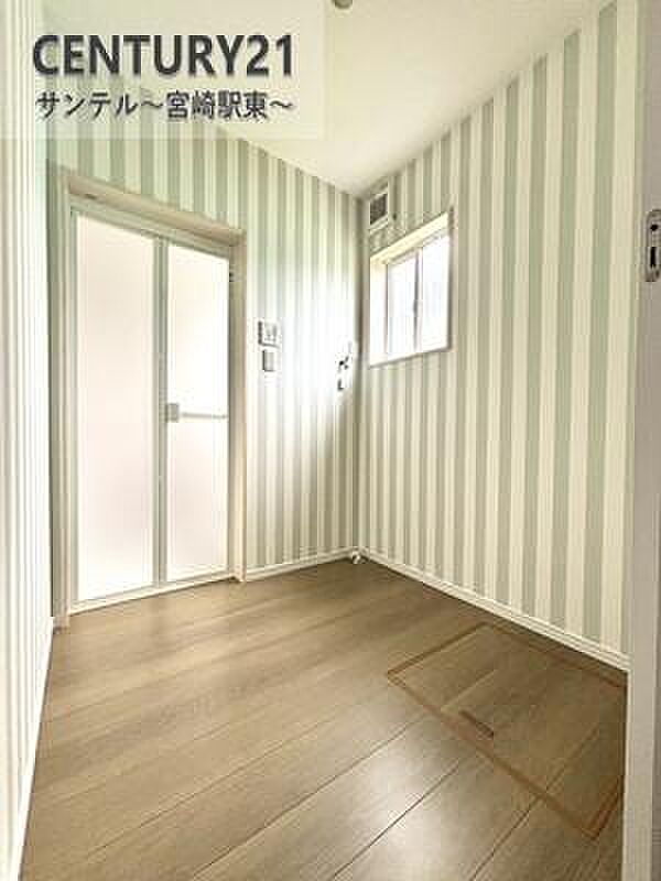 洗面所と脱衣所が分かれていて、プライバシーにも配慮。来客時も安心の設計です。