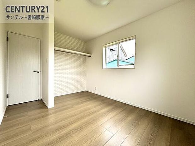 子供部屋にいかがでしょうか♪日当たり、風通し良好です(^^♪クローゼットも完備しております!