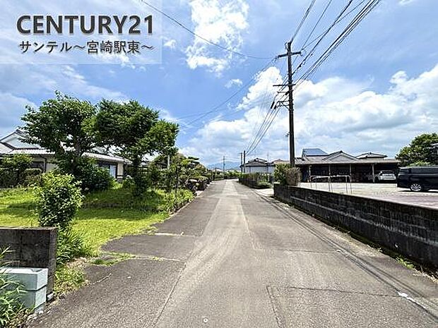 南側前面道路です♪