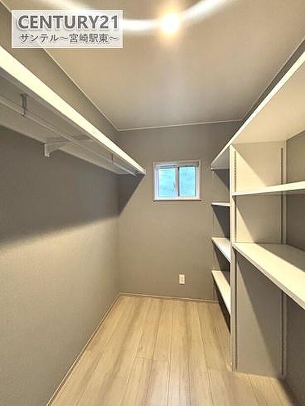 用途で使い分けられるウォークインクローゼットです。