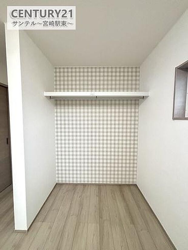 クローゼットの建具がないオープンクローゼットです。開け閉めの必要がないのでお片付けがしやすい!