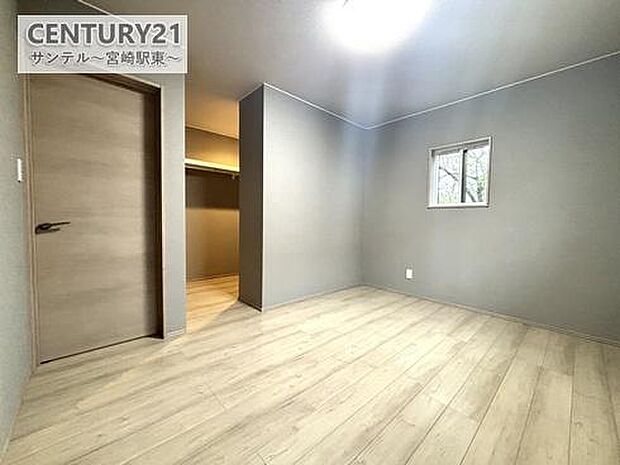 主寝室にいかがでしょうか♪大容量のウォークインクローゼット収納も完備しております!