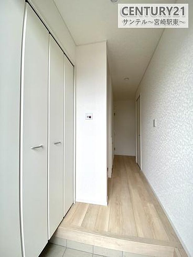 玄関には大容量のシューズボックスを設置。家族の靴もすっきり収納できて、いつでもキレイな玄関に！