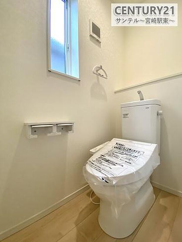 2階トイレです！トイレが二つあると朝の忙しい時間帯も安心です(^^♪