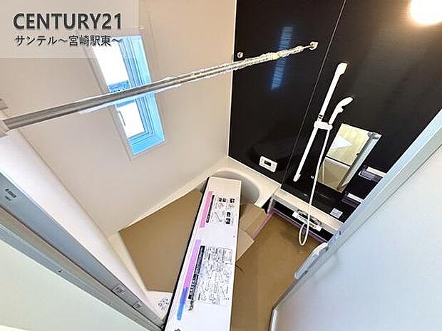 1日の疲れもゆっくり取ることのできる広々としたユニットバス♪浴室乾燥、涼風、暖房、換気システムが付いておりますので、快適なバスタイムを過ごせます♪