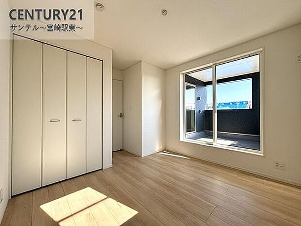 主寝室にいかがでしょうか♪日当たり、風通し良好です(^^♪クローゼットも完備しております！