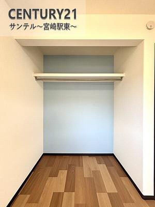 主寝室横のオープンクローゼットです!大容量でご夫婦の荷物がすっぽり入る安心の収納力です(^^♪