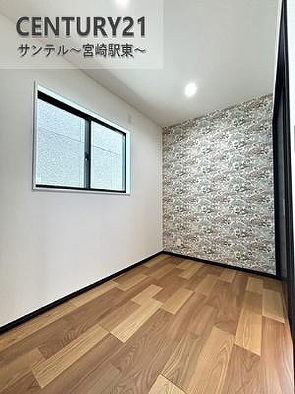 洗面所横のフリースペースです!洗濯物を干すスペースにしたり、収納スペースにしたりと様々な活用が可能です♪