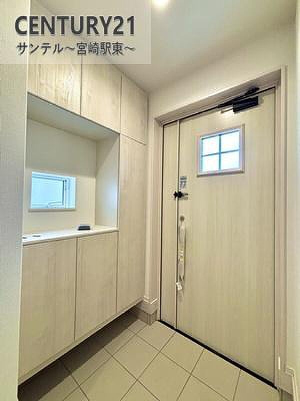 大容量のシューズボックス付きで、玄関まわりがいつもきれいに。ご家族の靴もしっかり収納できます。