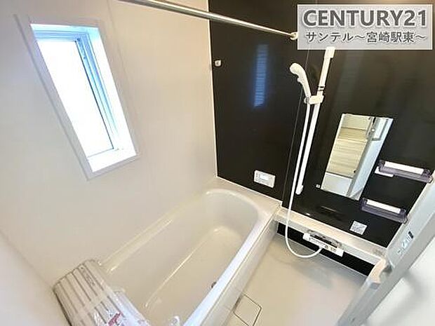 1日の疲れもゆっくり取ることのできる広々としたユニットバス♪浴室乾燥、涼風、暖房、換気システムが付いておりますので、快適なバスタイムを過ごせます♪