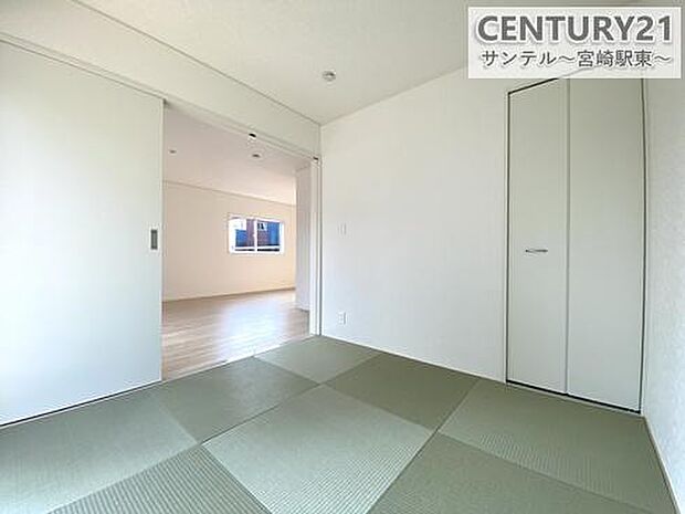 4.5帖の和室♪リビング横に和室があることで和と洋の雰囲気を味わえ素敵な空間を演出でき、お子様の遊び部屋や客間としても利用できます♪