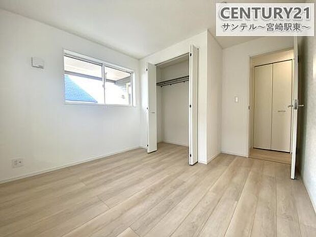 明るくて風通しの良い子供部屋。成長に合わせてレイアウトも自由自在です。