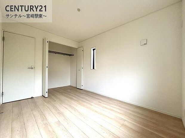 子供部屋にいかがでしょうか♪日当たり、風通し良好です(^^♪クローゼットも完備しております!