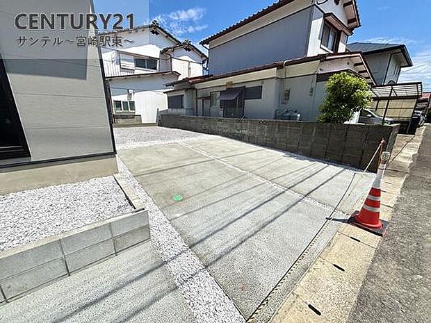 駐車場は4台駐車可能！※車種による。スペースも広く駐車が苦手な方でも楽に駐車可能です(^^♪