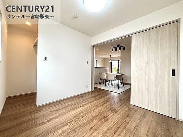 リビング横の洋室です。客室としてもご利用いただけます♪