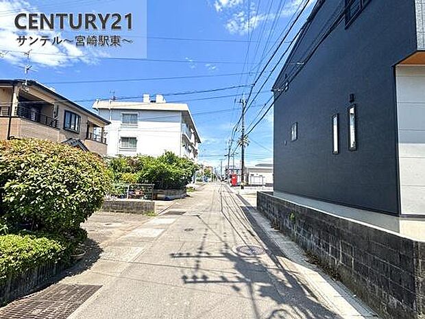 北側の前面道路です♪