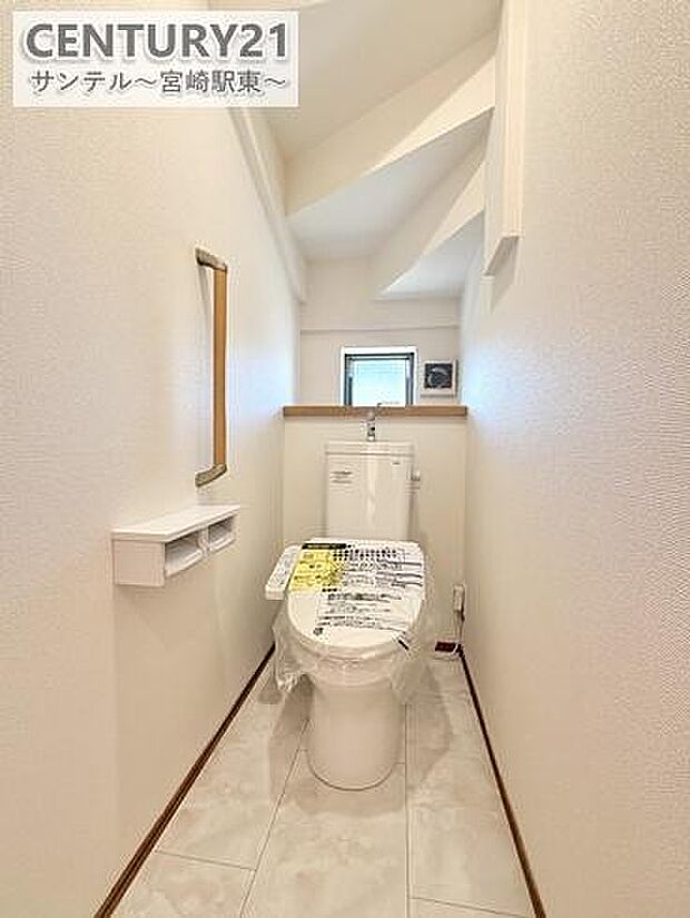 1階のウォシュレットが付いた落ち着いた空間のお手洗いになります♪